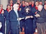 Silvia Vacchi riceve il S Bartolomeo d'oro da don Nildo Pirani x